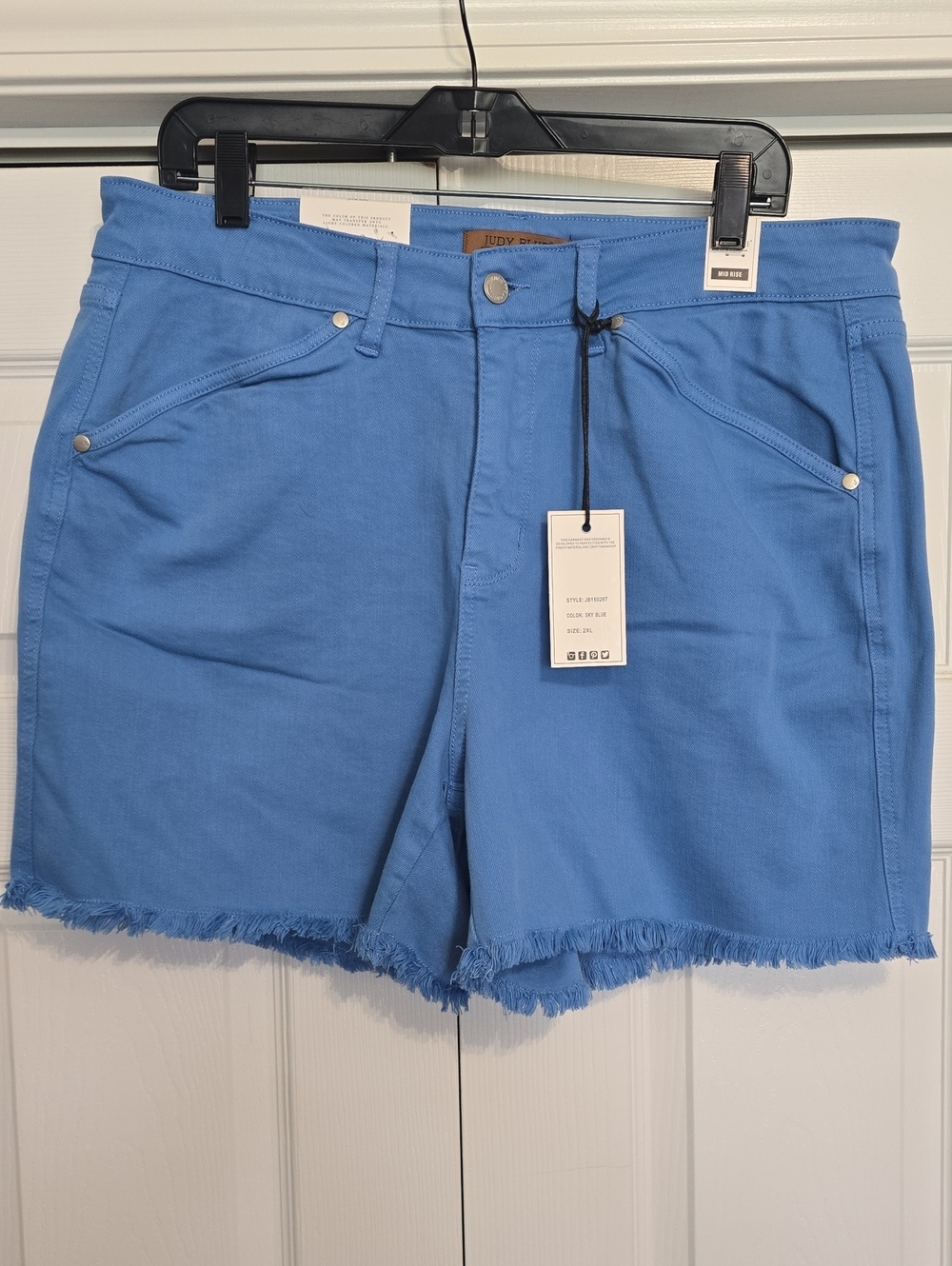 🆕️ Judy Blue Bright Blue Frayed Hem Bermuda Shorts